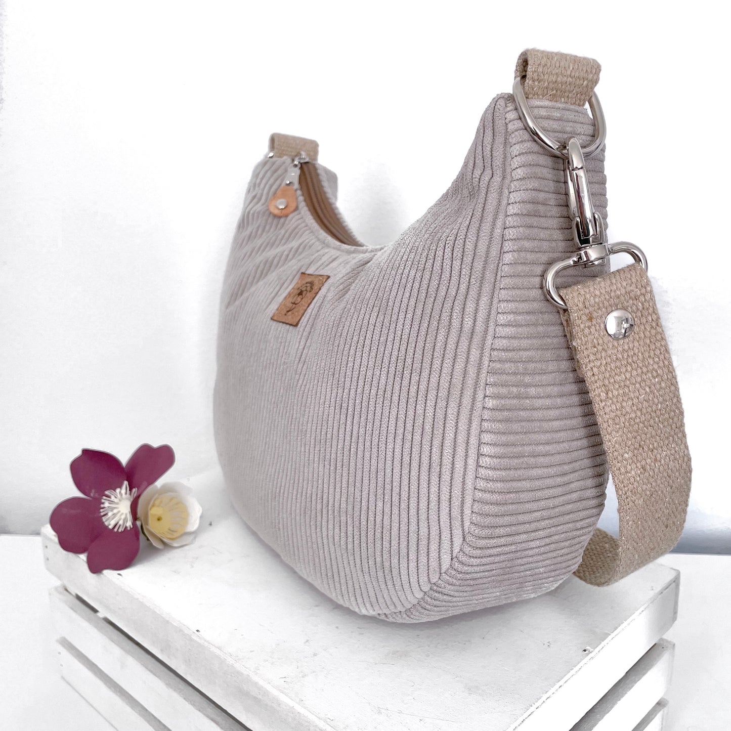 BORSA MEZZALUNA GHIACCIO